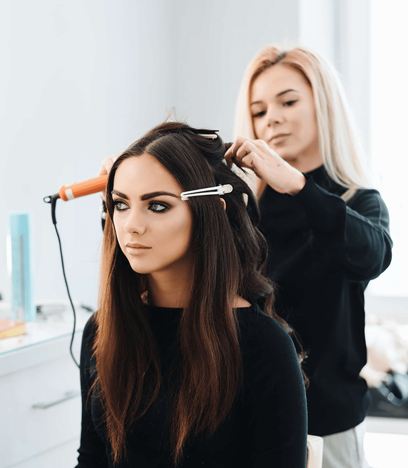 op_makeup-and-hairstyle-for-a-beautiful-model-MS9EWQ4